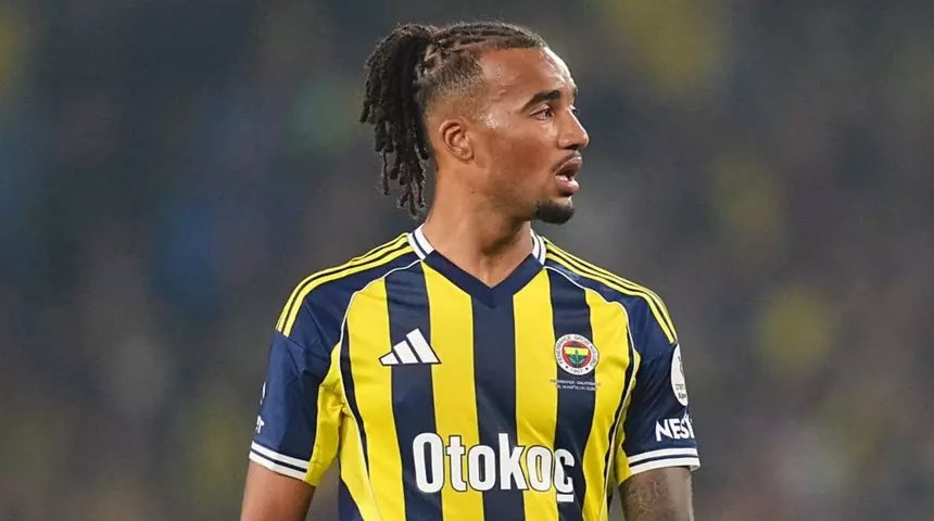 usluofficiall's tweet photo. Dörtlü defans hattı ! Şu dörtü Süperligte hiç bir klüpte oynayamaz. Ama #fenerbahçe de hepsi AYNI ANDA oynayabiliyor. @Fenerbahce https://t.co/b3m7tB0AiZ