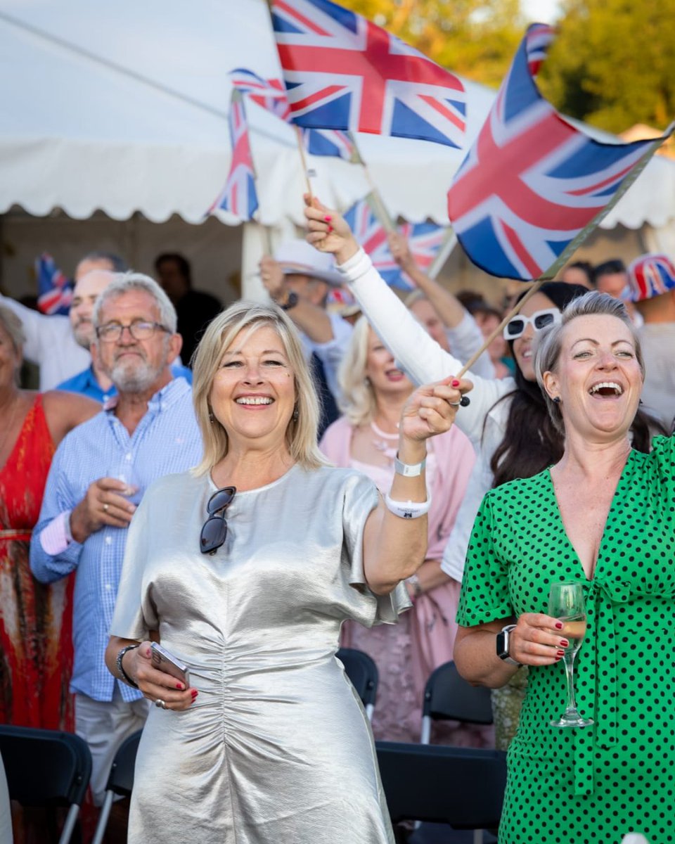 Leeds Castle Concert tweet media