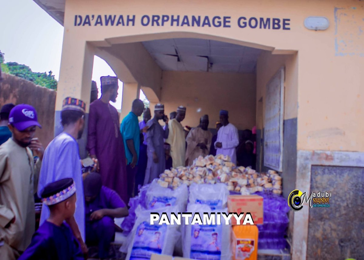 itzbashirhabash's tweet photo. @ProfIsaPantami continue support and humanitarian service in Gombe state,

Former Minister of Communications and Digital Economy, Professor Isa Ali Pantami has extended humanitarian support to inmates and orphanage children in Gombe State through the donation of food items, https://t.co/2LyJzFTkWZ
