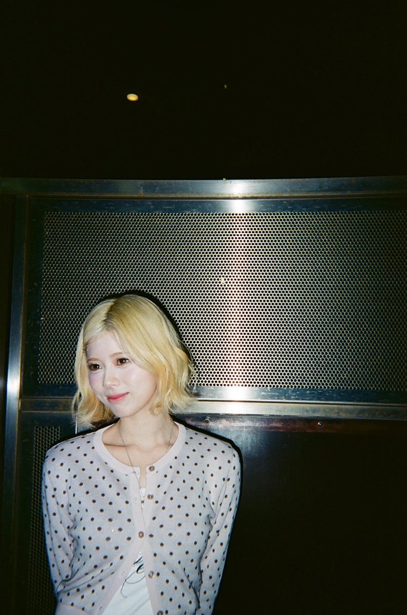 NiziU__official's tweet photo. [#NiziU_CAM]
NiziU「Dear･･･」M/V Behind Film Photo🎞️۫ ꙳

▼NiziU(니쥬)「Dear･･･」M/V
https://t.co/A3HVdoiGXa

▼ご視聴はコチラ
https://t.co/EkN1xAern0

#RIKU
#NiziU #ニジュー #니쥬 #WithU
#GOODGIRL_BUTNOTFORYOU
#NiziU_Dear https://t.co/Mr4pUkdane