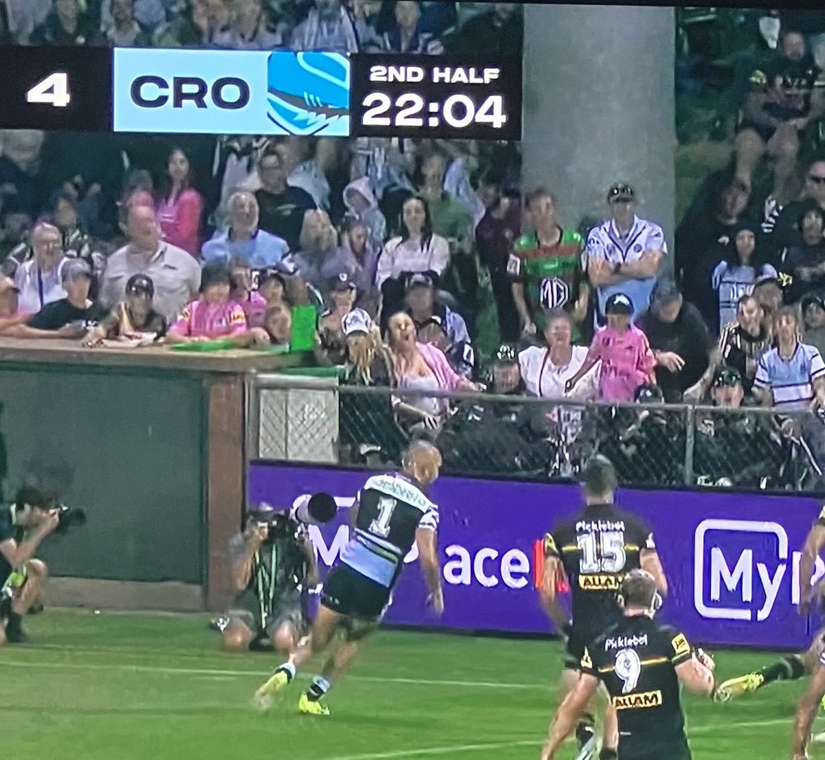 junk_man29's tweet photo. #NRLPanthersSharks #randomsouthsjumper https://t.co/UvE5t8GOGZ