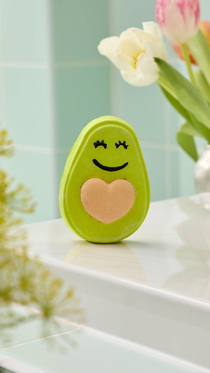 LushDoha's tweet photo. 💚 Avo little cuddle time!
Drop this adorable avocado into your bath and let uplifting lemongrass and bergamot bubbles wrap you in a zesty hug. Soft water, fluffy bubbles, and pure relaxation await! 🛁✨

#AvoCuddle #BubbleBar #Vegan #LimitedCollection #LushQatar https://t.co/6ga2znHUhQ