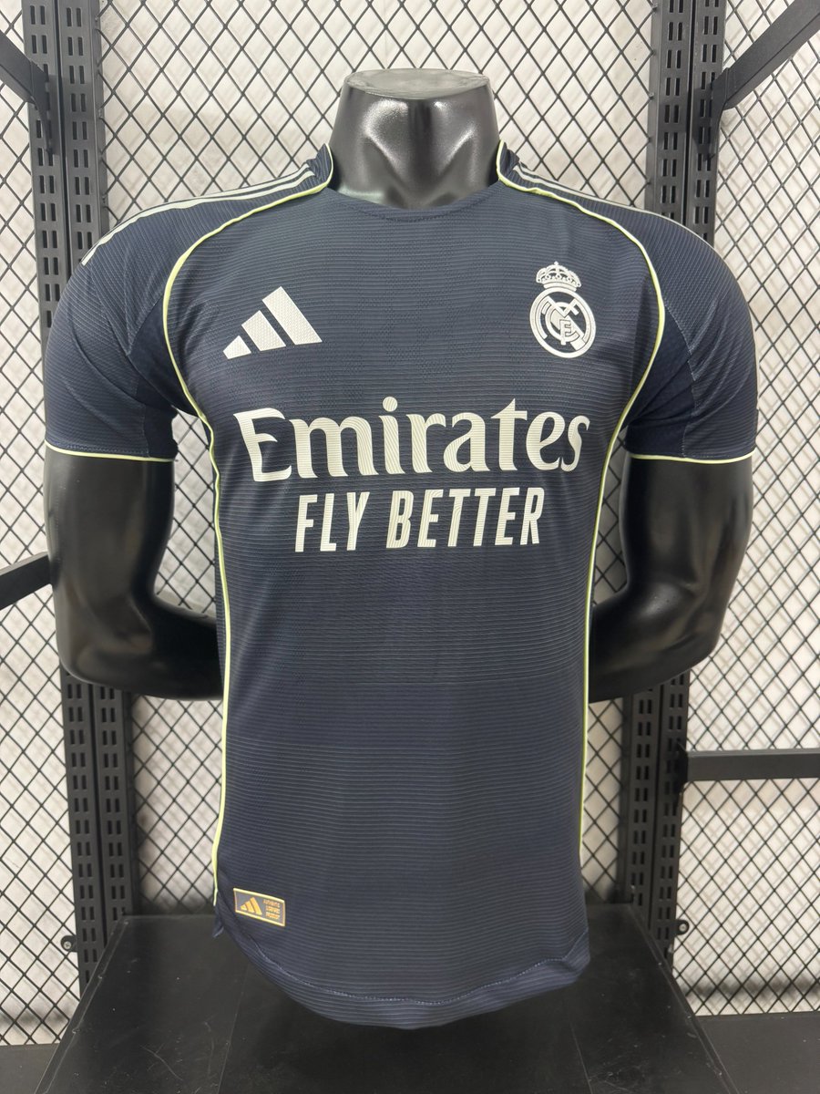 Real Madrid 25/26 Home/Away Kit🩶
Such perfect details and quality, a best-selling style in the store.🔥