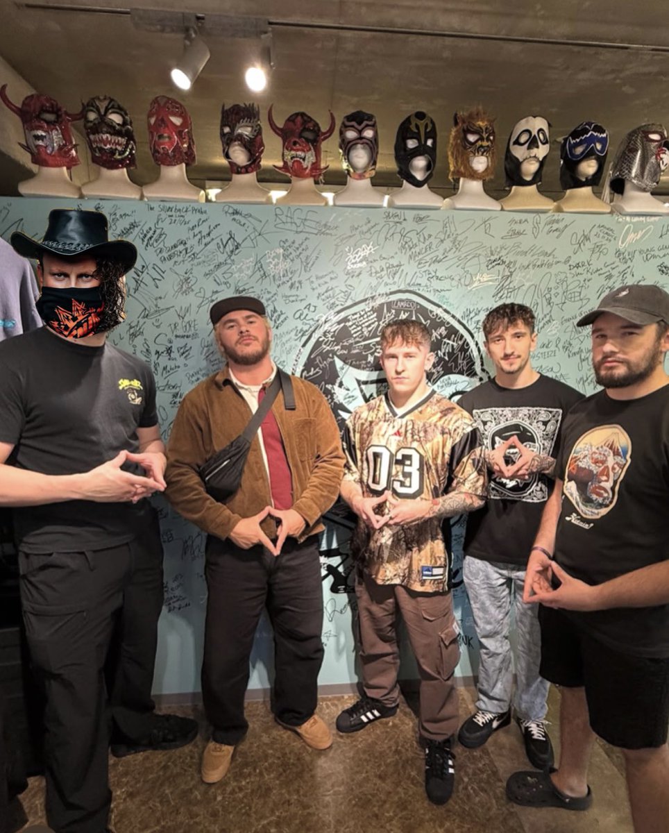 LeytonBuzzard's tweet image. ABSOLUTE CARNAGE!!!  #CPF