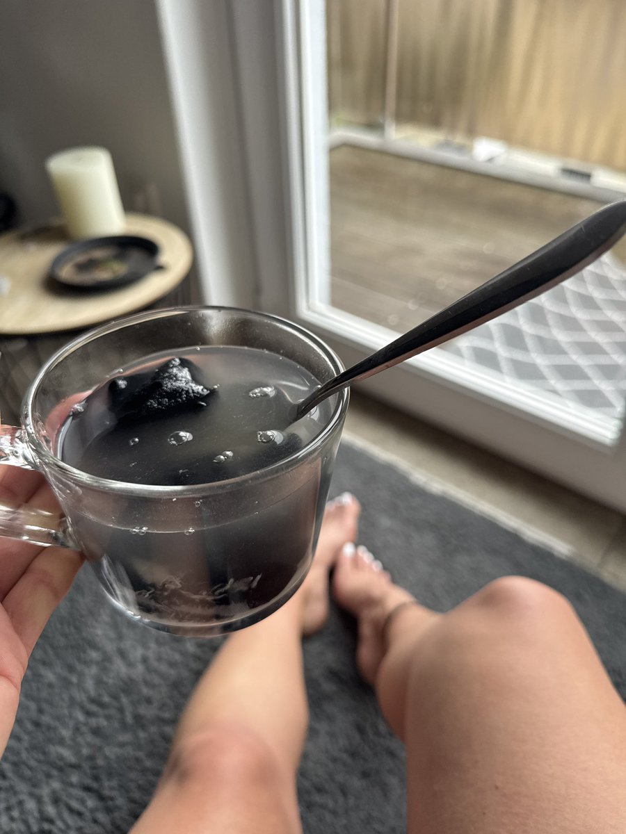 Emmysfeetandso's tweet photo. Tea time with Emmy… once u try it, you’ll  keep coming back 🙂‍↕️

#socktea #feet https://t.co/i8mWBNXTJW