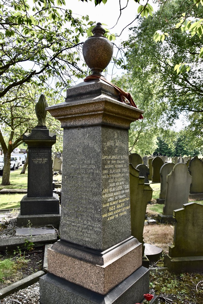 graveyarddetective tweet media