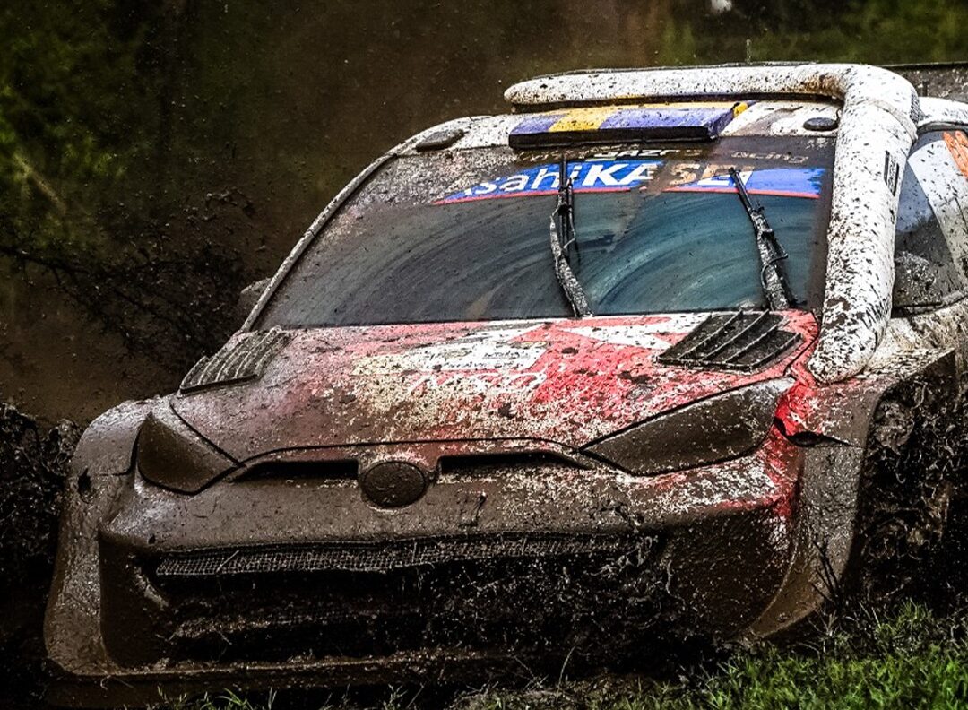 Colpo di scena al Safari Rally: Solberg e Ogier si fermano nel trasferimento, Katsuta nuovo leader rallytime.eu/2026/03/14/sol…