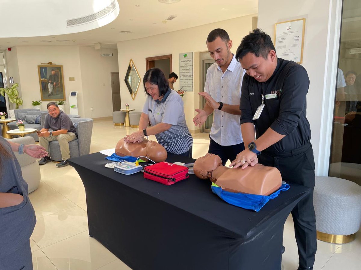 saveaheart_ar's tweet photo. 📢 UAE – Dubai

Training event within the Arab Pulse Wave 2025, organized by Pakistan Medical Center, raising awareness and training the community on CPR and emergency response.

#WorldRestartAHeart
#SaveALifeArabia
#معا_ننقذ_حياة https://t.co/yB4jCRoClj