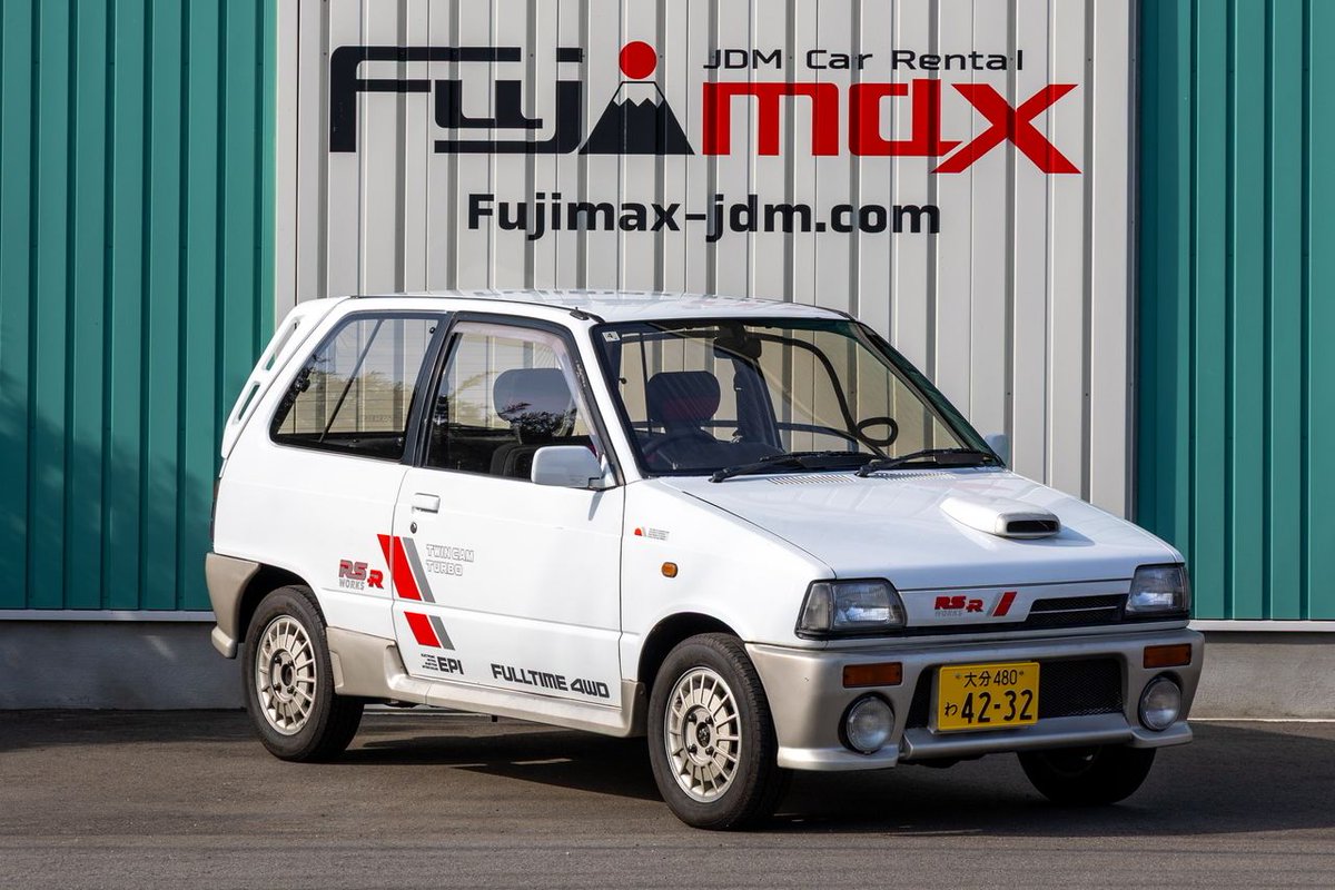 フジマックスレンタカーは2026年3月25日よりスズキ 初代アルトワークスのレンタルを開始します。
わずか1年半しか生産されなかった希少車でかつ、現在も続く64馬力自主規制の元凶となった、1980年代の怪物マシンを是非当店でお楽しみください。