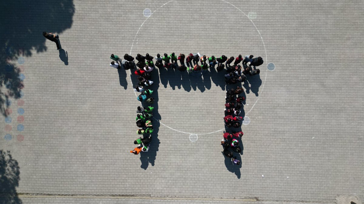 HIMCUMORTAOKULU's tweet photo. 🔢 Matematik Her Yerde
Matematiğin en özel sayılarından biri olan π (Pi) sayısını öğrencilerimizle birlikte eğlenceli ve öğretici etkinliklerle kutladık. 🎉
@bulent_akhan20 
@oktaylo https://t.co/fycAgudvXn