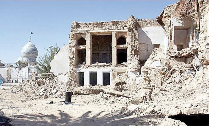 MehdiZandpoor's tweet photo. #عکس_جنگ_نیست
تخریب بافت تاریخی شیراز به بهانه توسعه شاهچراغ و برای ساخت تجاری که در ۲۰ سال اخیر یکی از ارزشمندترین بافت‌های تاریخی ایران را از بین برد. https://t.co/OFoqjES85U