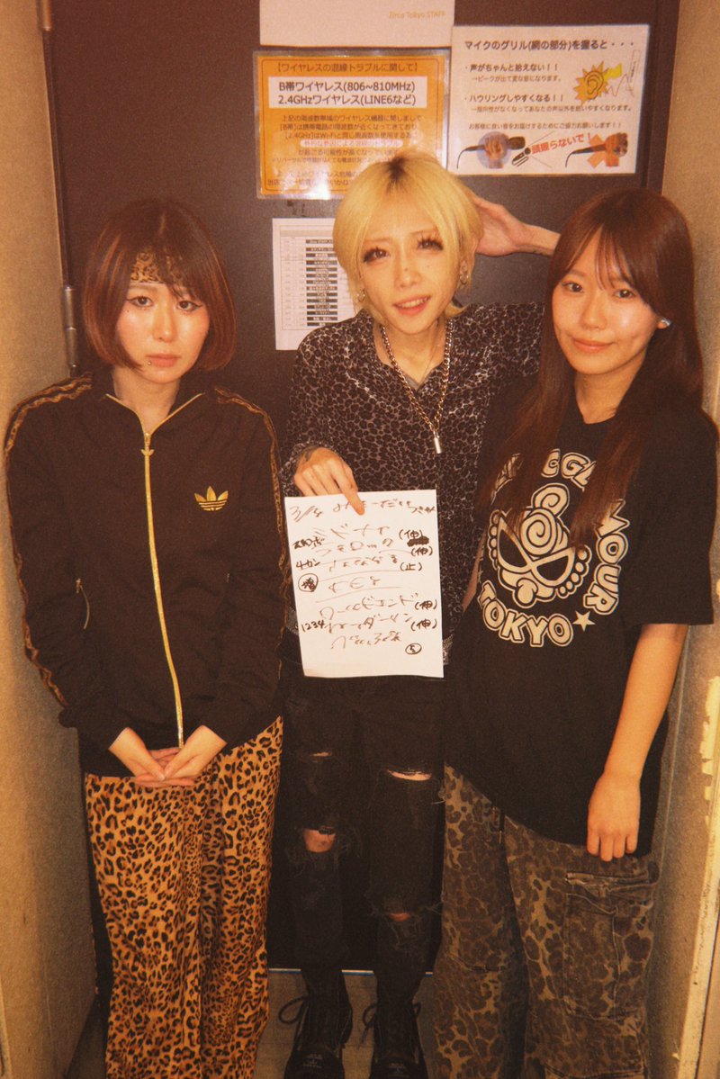 つきみ tweet media