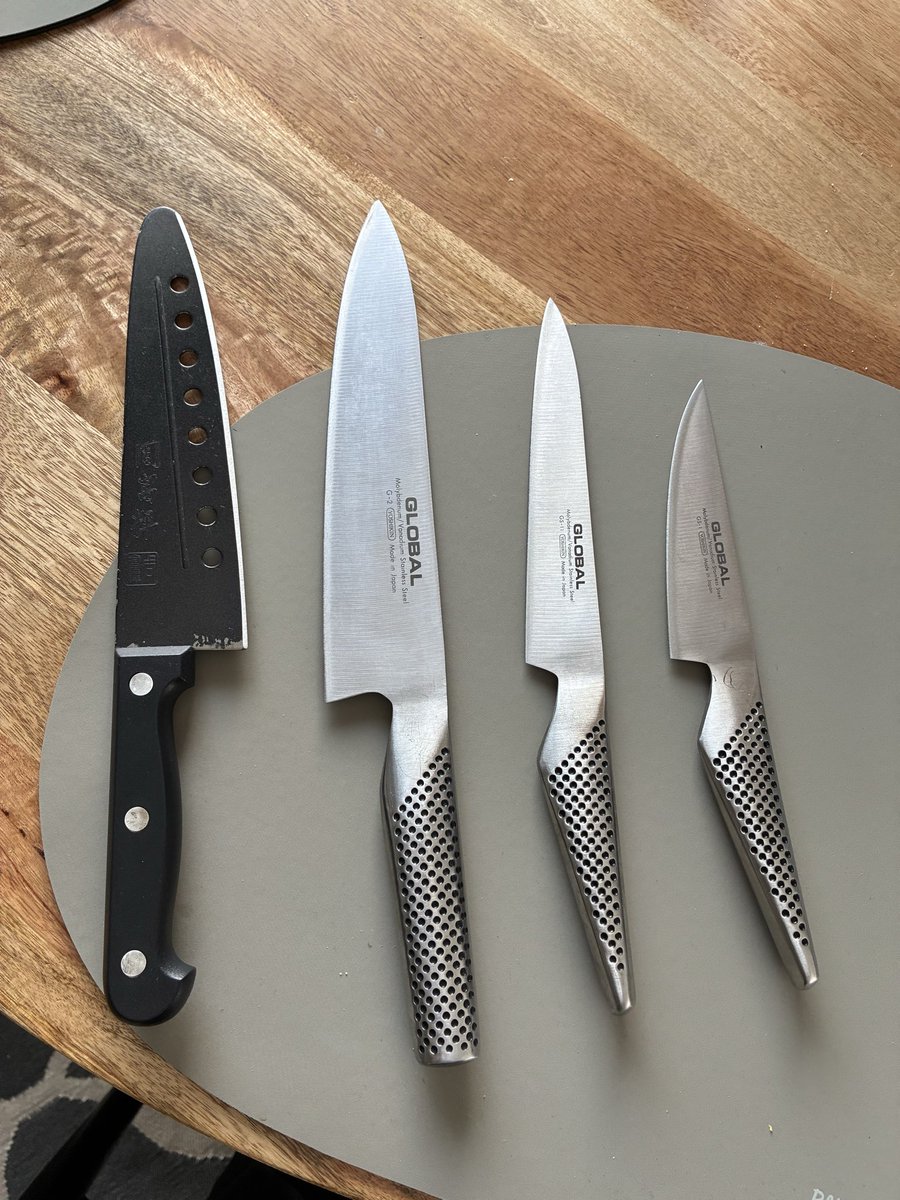 tord_e's tweet photo. @FIREengineer_ @PappaSpar Håller med tar alltid G-2 först om den är ovas G-1. Märkte nu att den svarta kniven var sylvass. https://t.co/TakuAWQhUg