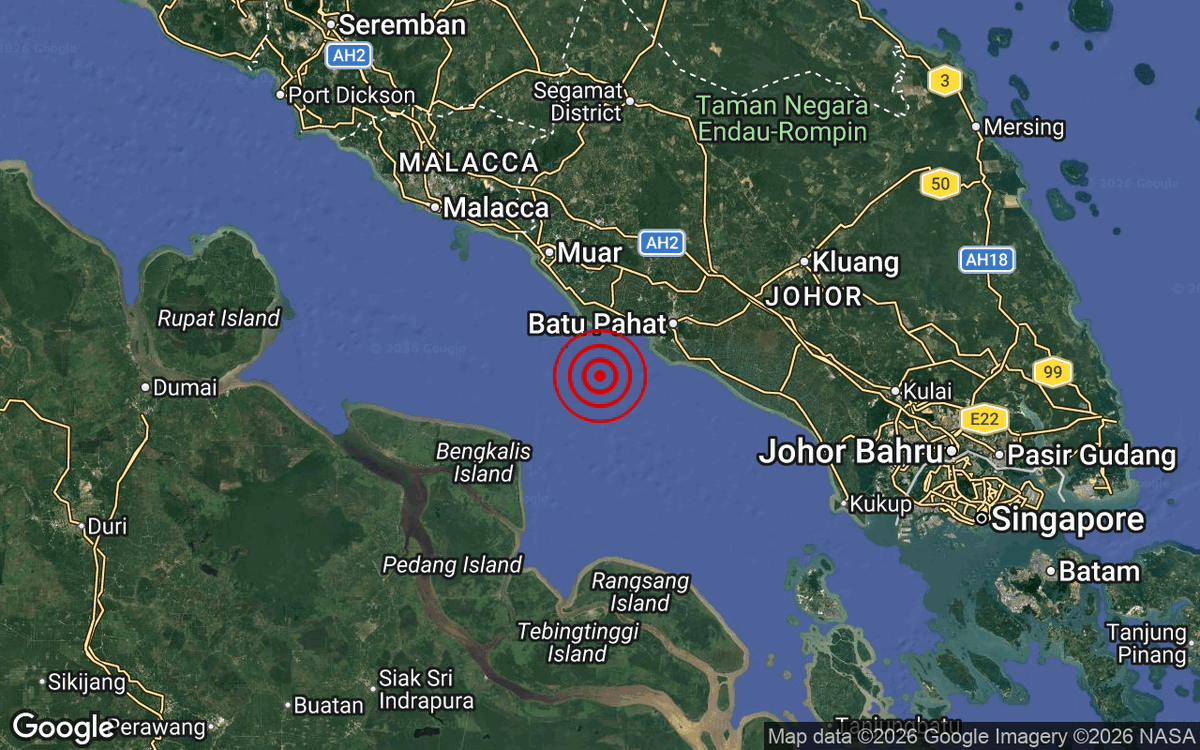 metmalaysia's tweet photo. Gempa bumi lemah M3.2 di Perairan Batu Pahat, Johor pada 6:07 ptg, 14 Mac 2026. Pusat gempa bumi di 1.7°U dan 102.7°T, kedalaman 10 km. 22km BD dari Batu Pahat, Johor. Gegaran mungkin dirasai di kawasan perairan Johor. MET Malaysia akan terus memantau keadaan ini. https://t.co/55brQdmEaR