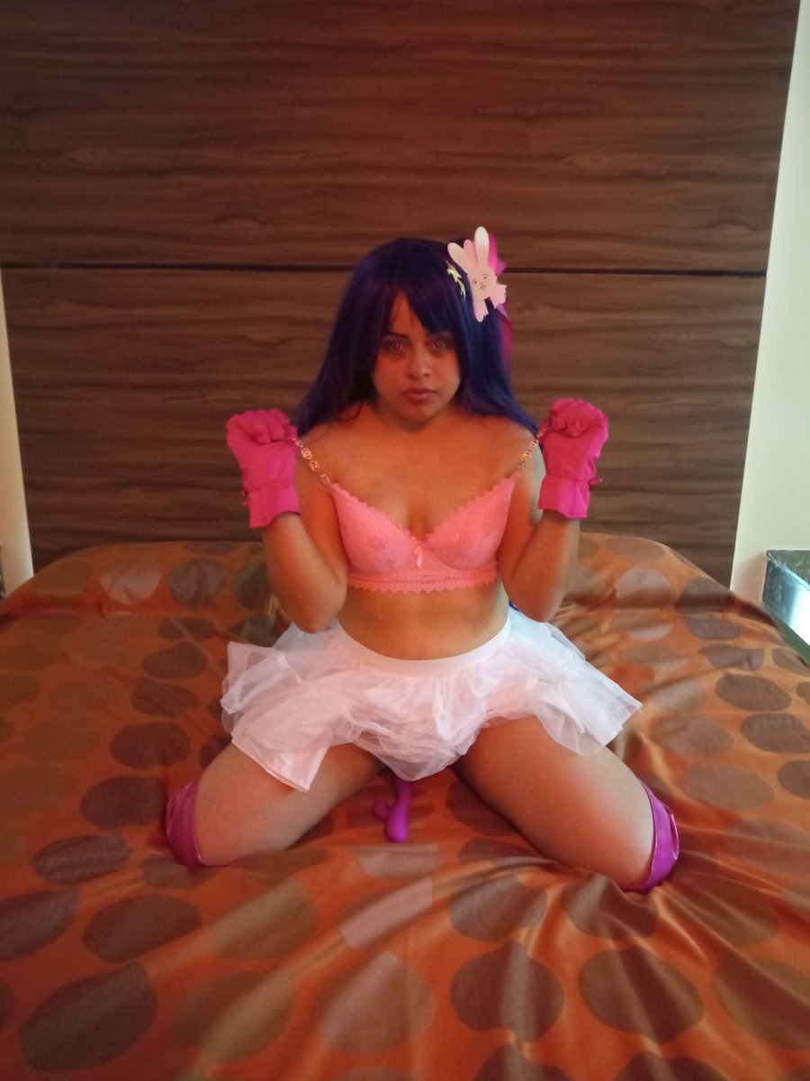 SakuraBloomEro's tweet photo. Fotitos de hace tiempo con el cosplay de Ai Hoshino de Oshi no Ko 🩷 https://t.co/plKEM256Wr