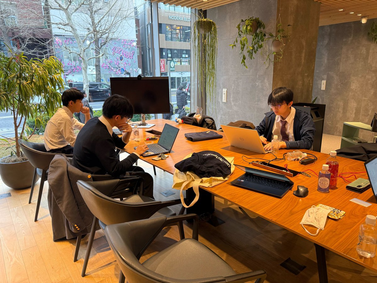 こむこむせこむ tweet media