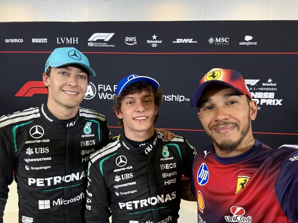 MercedesF1ARG's tweet photo. FAMILIA MERCEDES 🤍🖤 https://t.co/czMbIZV11l