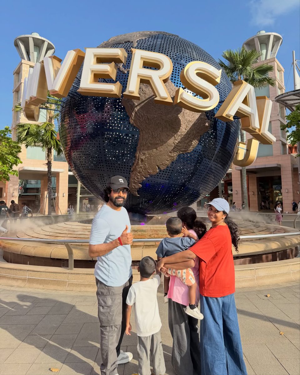 sribalajivideos's tweet photo. #Sivakarthikeyan and Family in Singapore ❤❤️🔥
#Shivakartikeyan #Aarthy #FamilyTime #TravelGoals #fbpost #SriBalajiVideo https://t.co/nIpAPrtAiW