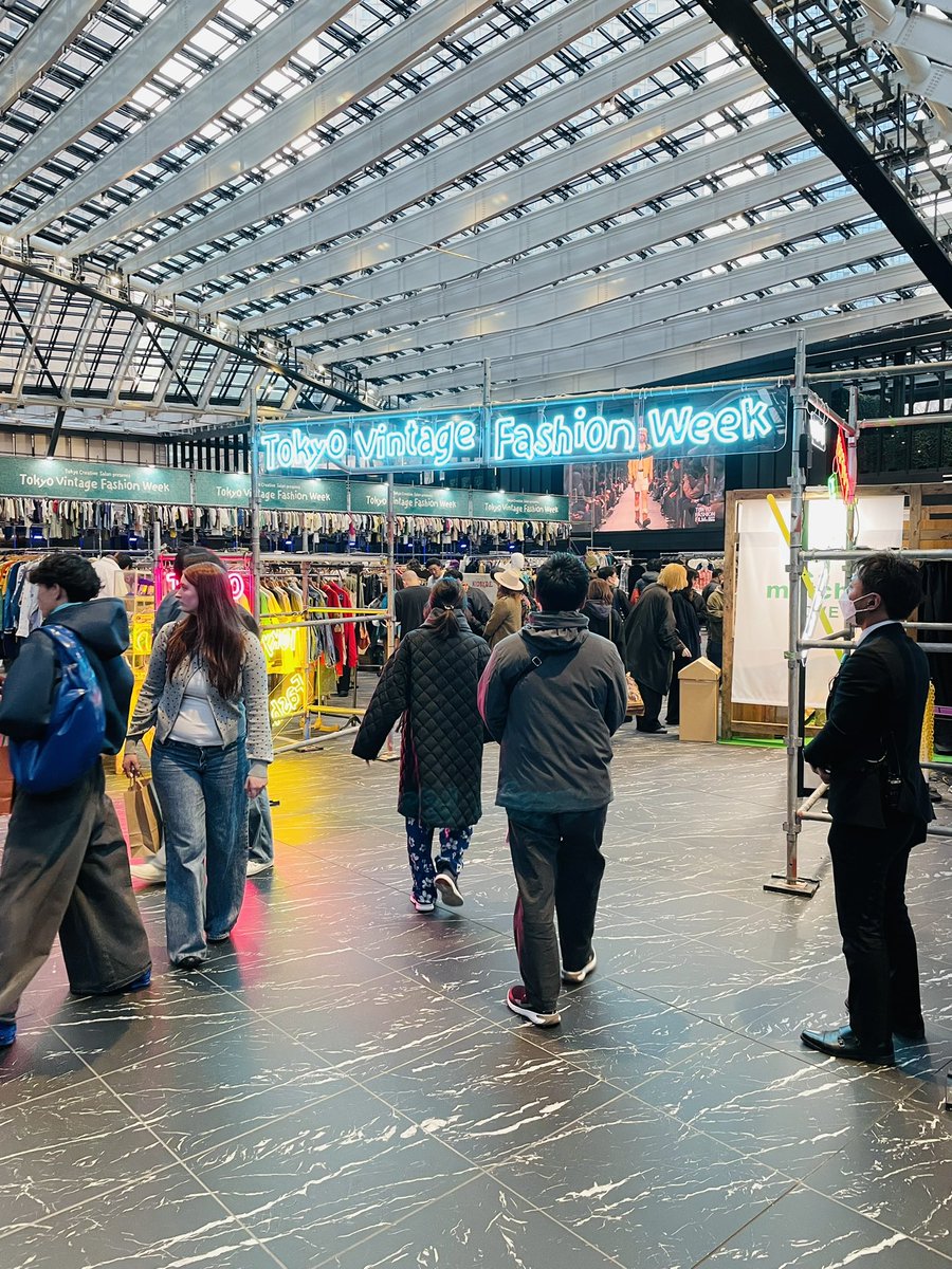 gucchig's tweet photo. 今日はうなぎランチから  
Tokyo Vintage Fashion Weekへ。

イベントならではで、普段お店に並ばなそうな珍しいアイテムや一点物も多かったです！

そして衝動買い。。 https://t.co/nm8hGS2oQ4