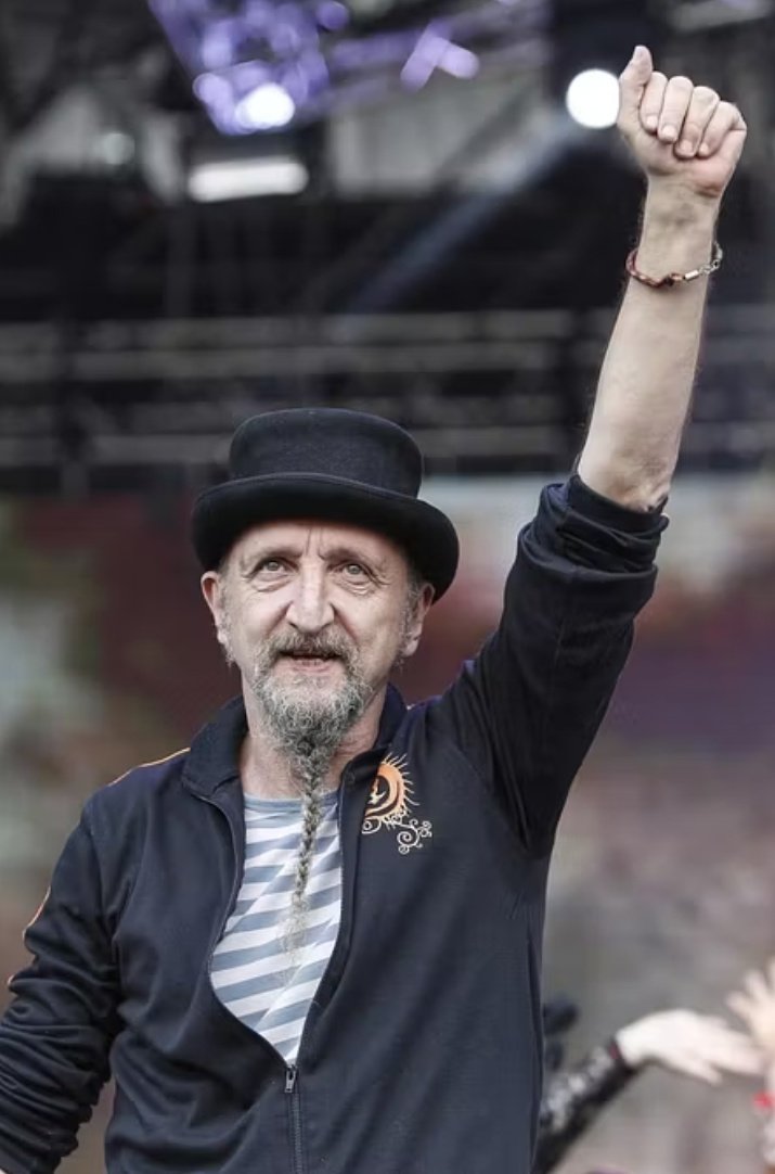 paolabest64's tweet photo. 📌 Ricordando il Mitico
#Erriquez 🌹 della #Bandabardò  scomparso
il 14 marzo 2021 🖤
      ☮☮☮☮☮
https://t.co/u4gL0lSO6V https://t.co/qoO08XLv60