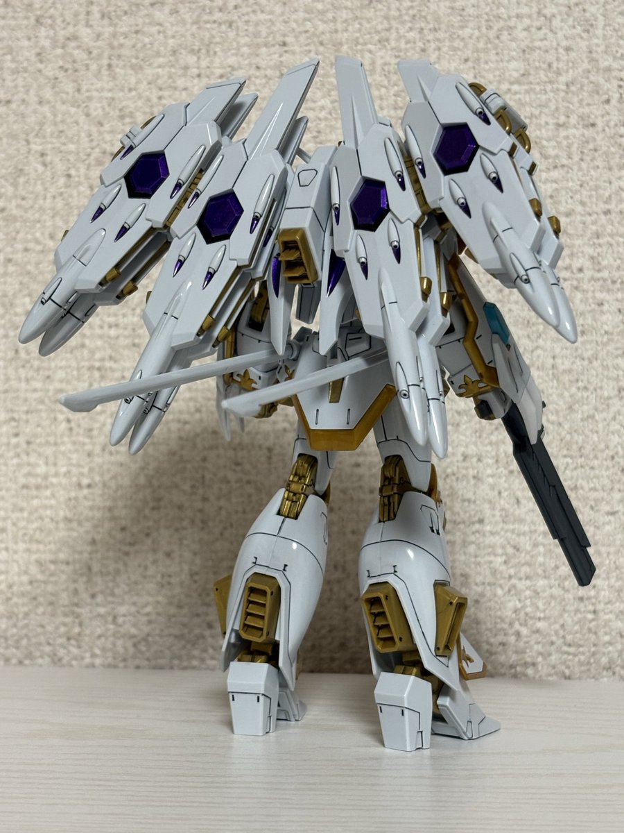 THRONE_Arcadia's tweet photo. ブラックナイトスコードカルラ完成！
エフェクトつけると幅とるけど、飾り方はこれで決まりかなぁ
ブラックナイトスコードも揃いました！
 #ガンプラ https://t.co/7dCXlvgmd3