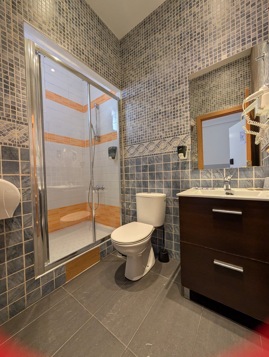 farhomegroup's tweet photo. Privacidad, comodidad y Madrid esperándote afuera.
Habitación privada con baño en Far Home.

Privacy, comfort, and Madrid right outside.
Private room with bathroom at Far Home.

#FarHomeHostels #MadridStay #HabitacionPrivada #TravelMadrid #HostelLife https://t.co/5RROB3WVVv