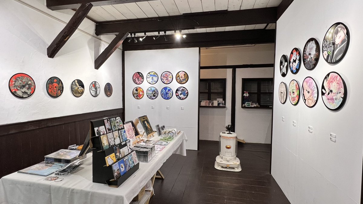 WANTED vol.5が昨日の3月13日～22日の期間
大阪カフェギャラリーきのね様にて開催中です✨
50名のアーティストのアートレコードが展示されており、私も描き下ろし作品を展示販売しています！
とんでもない技術で印刷されていて質感や存在感半端ないです、皆様のお越しをお待ちしてます✨