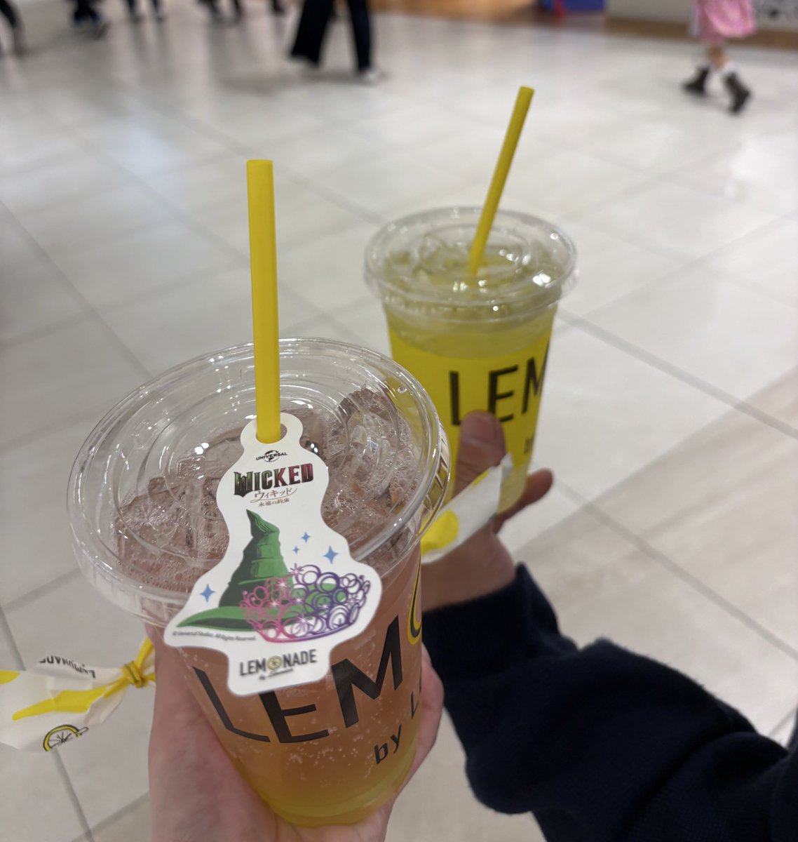 aska03301's tweet photo. 今日はまったりした日。
ウィキッドのレモネード美味しかった￼￼￼💚🩷 https://t.co/VLembhe2Rr