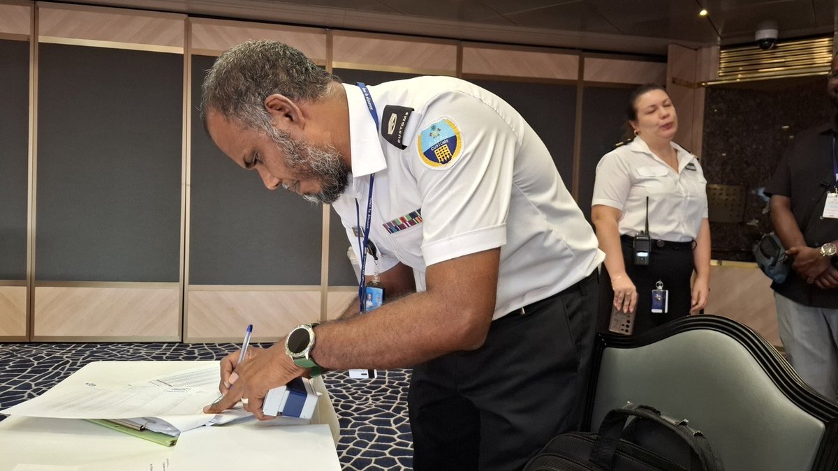 Maldives Customs Service tweet media