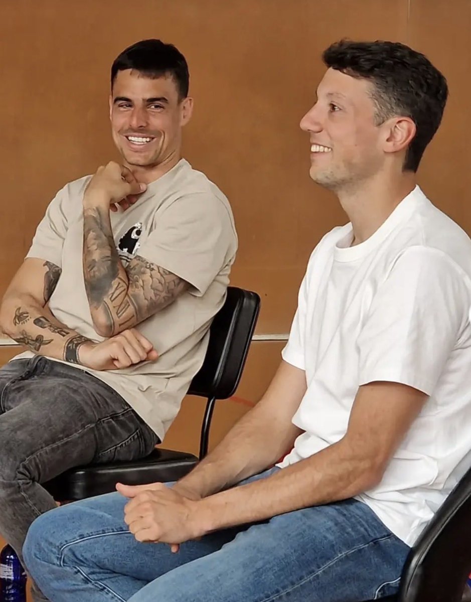 🌯🐗🪂 tweet media