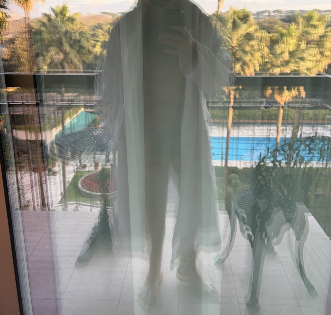 HungDiscreet tweet media