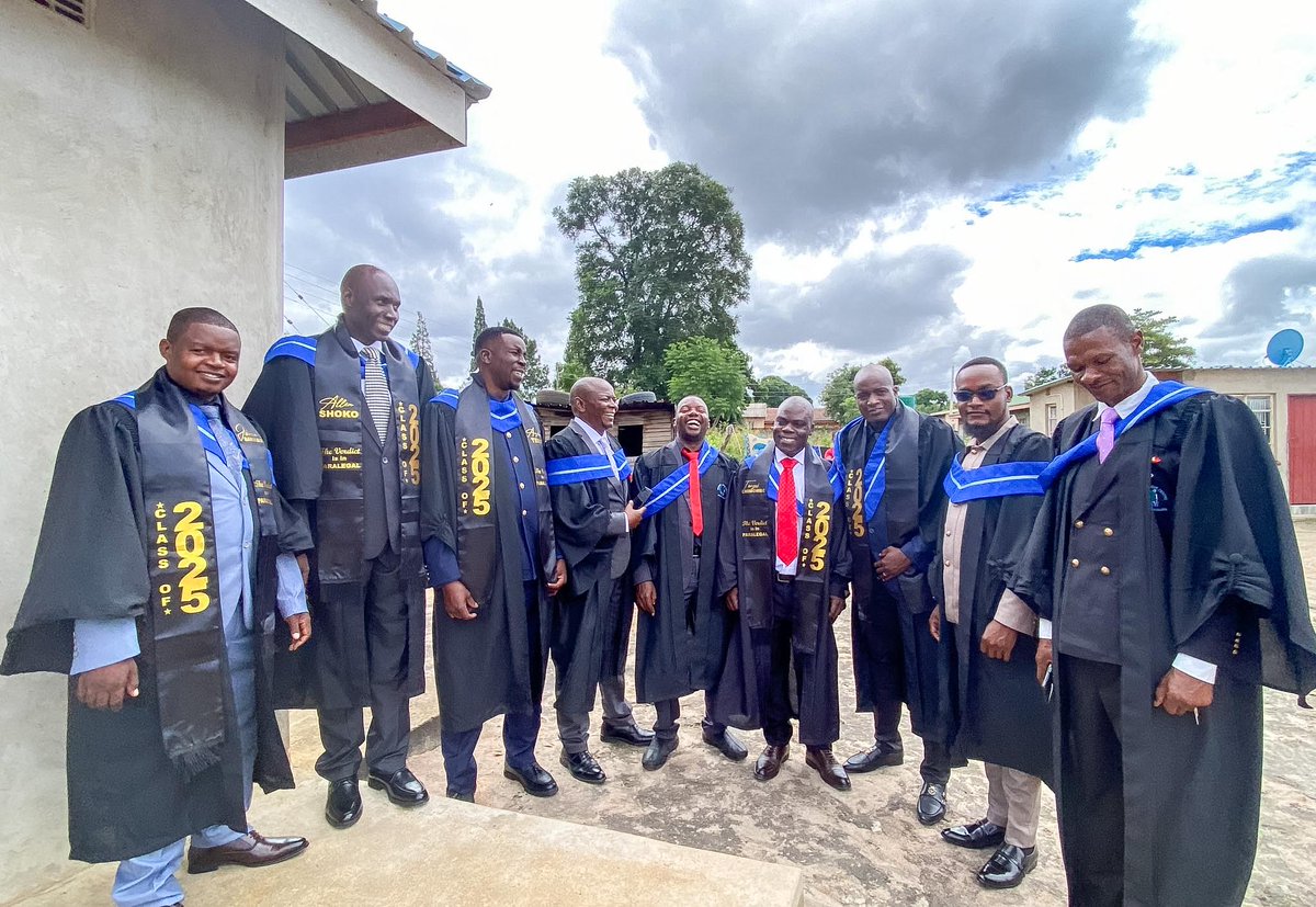 ZimLabourCenter's tweet photo. #WatchThis It's all smiles today at the Briggs Zano Working Peoples College as the 11th class named after Thabitha Khumalo is graduating. This is not just a day, or a smile, but a testament of one and a half years of hard work and perseverance, and passion for the labour movement https://t.co/mc5ehU8X0X