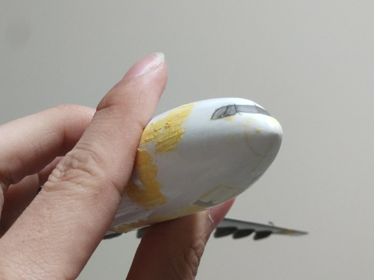 それっぽい…？
面積はしっかりあるみたいなのでコックピットクリアで作っても面白そうだな〜と思いながら(客室は窓埋めてしまいましたが)
サフ拭いてからもっと詰めて考えてきましょう