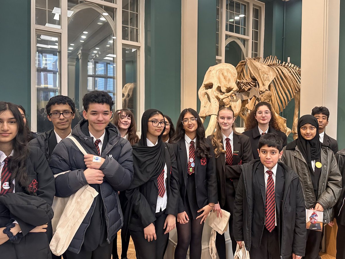 British Science Week at one of our schools. 🧪🔬🧬

Do you have a passion for Science? Could you pass this on to young people by becoming a teacher? If so, get in touch now we'd love to hear from you.

#traintoteach #teachscience #oldham #manchester #BritishScienceWeek