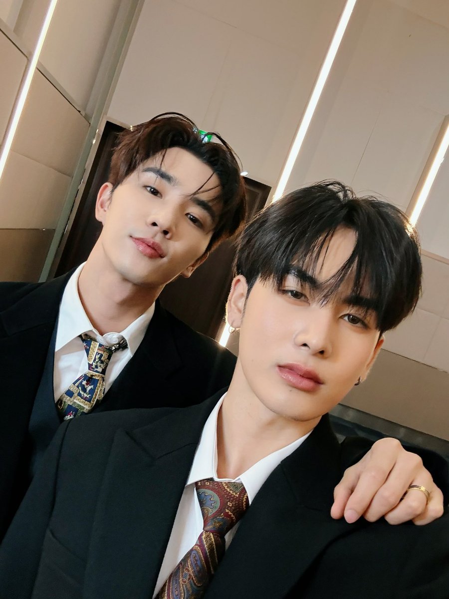 เปิดเทอมวันแรก ทุกคนพร้อมมั้ยครับ 🌏💖🫵 #LoveYouTeacherSeriesEP1 https://t.co/p0OkBMZH5Y