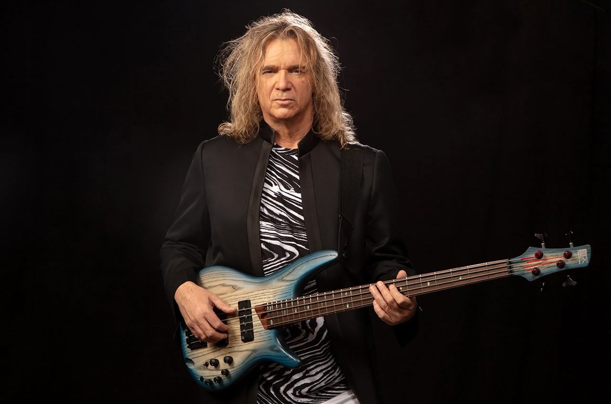 YESofficial tweet media