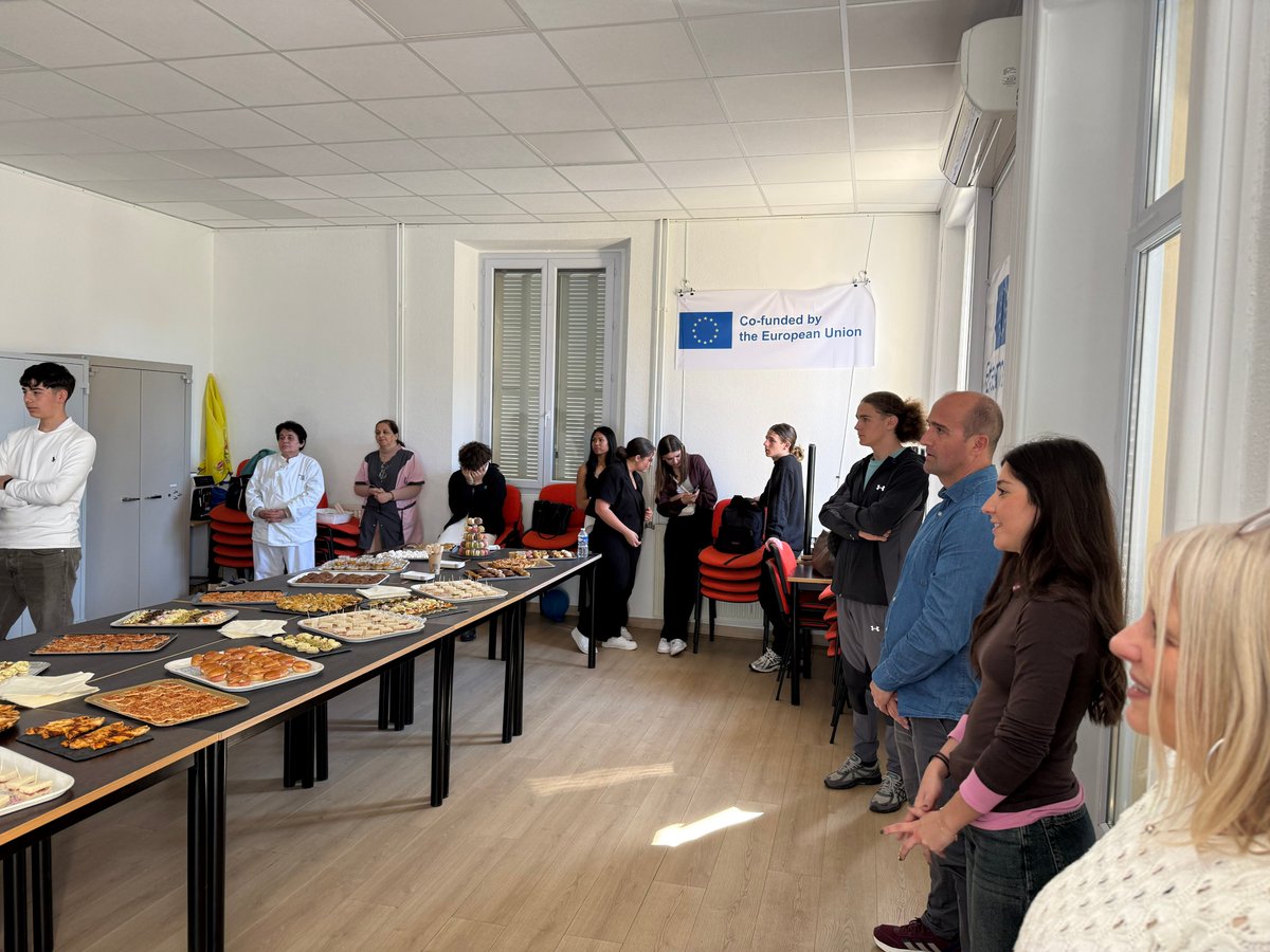 Lycée Les Coteaux tweet media