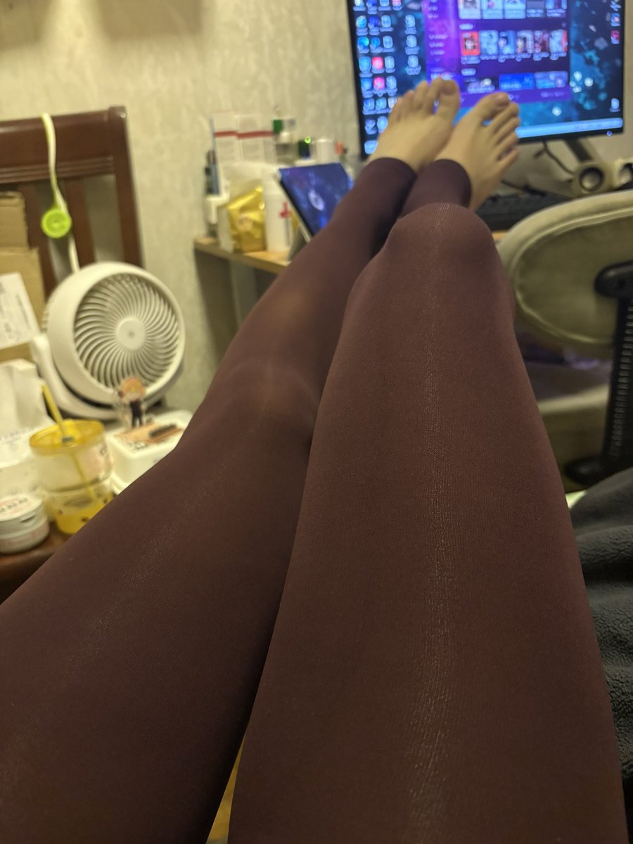 chenGC1385164's tweet photo. 酒红色？
#丝袜 #雌堕男娘 #贞操锁 https://t.co/dhfIh6sGOs