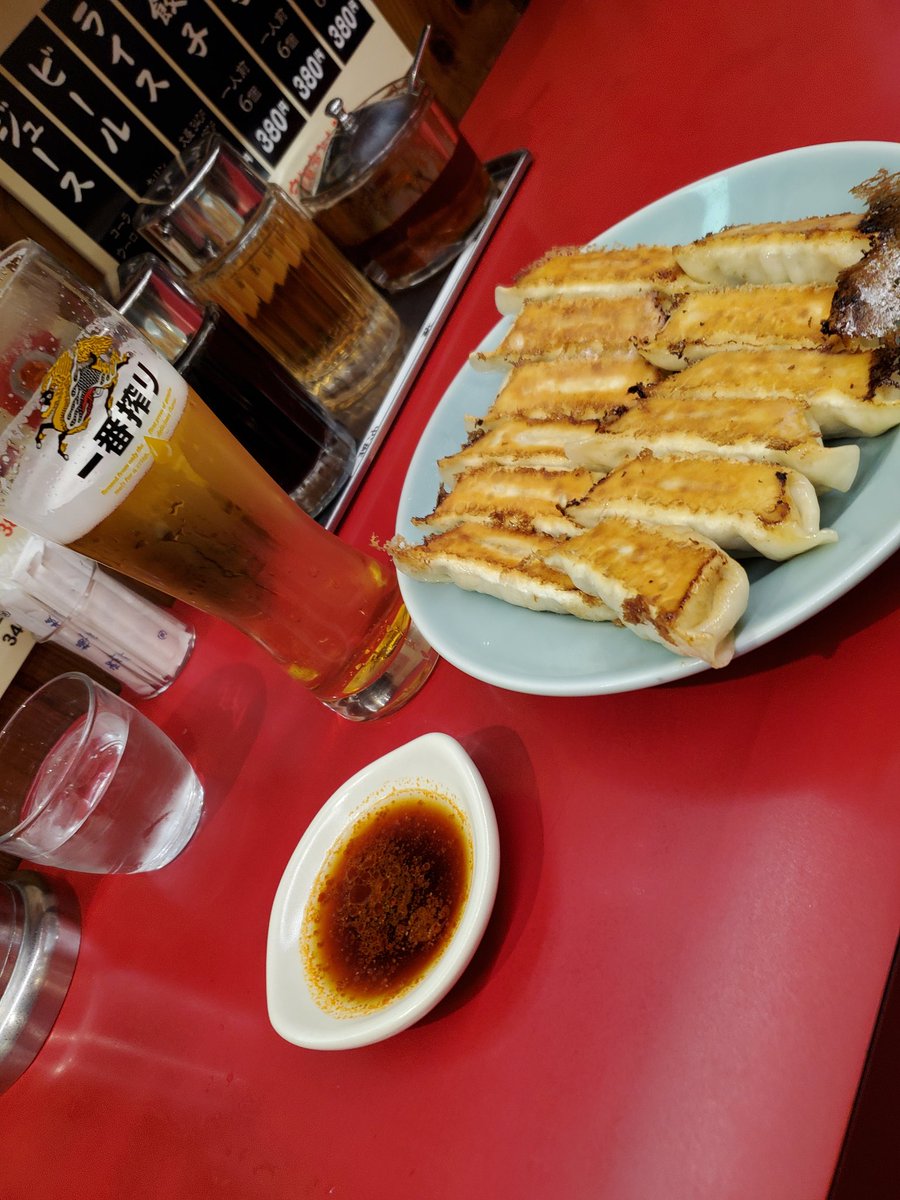 nanafellows's tweet photo. おつかれかんぱい🍻
　久々にみんみんで。
　#ぎょうざ　#みんみん https://t.co/5VAk6Fj1ke