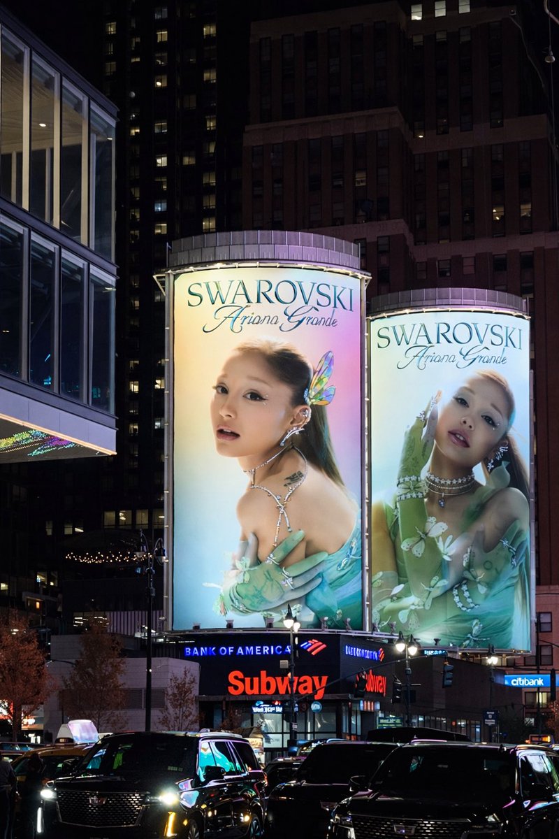 444 (@ar1anagrcnde) on Twitter photo 