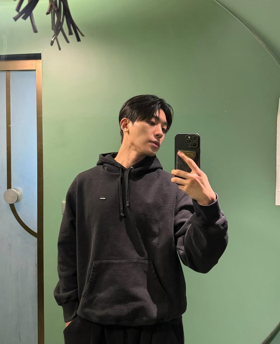 260314 #틴탑 #창조 IG 
[🐻] 🍭🍭🍭

🔗 instagram.com/p/DV3IvKXkair/