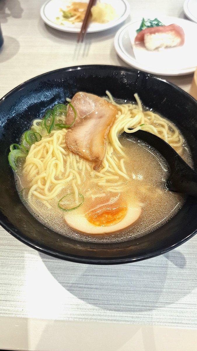 はしるカクテル tweet media