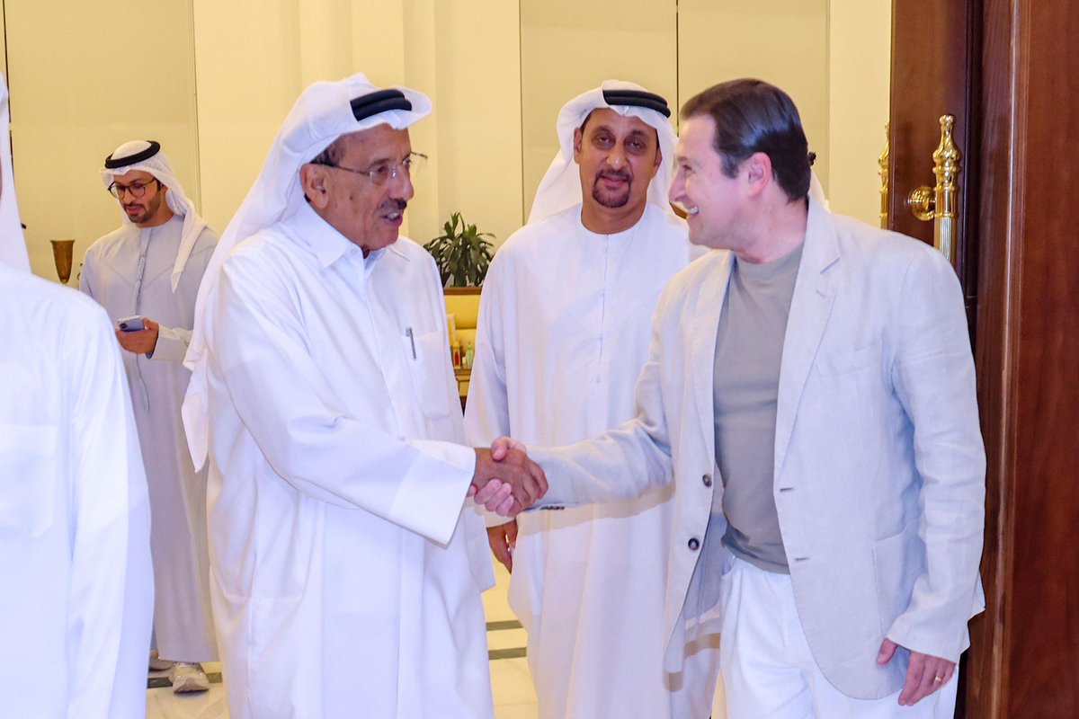 KhalafAlHabtoor's tweet photo. سعدتُ بزيارة سعادة جان بول تارود، السفير السابق لجمهورية تشيلي لدى دولة الإمارات، إلى مجلسنا الرمضاني.

مثل هذه اللقاءات تعكس روح الصداقة التي تجمع بين الشعوب، ويسعدني دائماً لقاء الأصدقاء الذين جمعتنا بهم سنوات من العمل والتعاون.

أهلاً وسهلاً به.

#مجلس_الحبتور #رمضان_كريم https://t.co/zX9sugAWR0