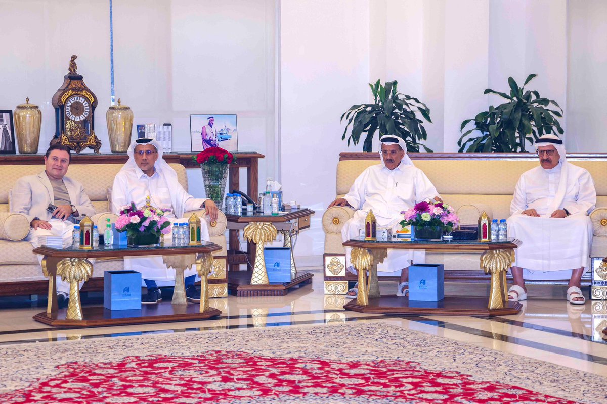 KhalafAlHabtoor's tweet photo. سعدتُ بزيارة سعادة جان بول تارود، السفير السابق لجمهورية تشيلي لدى دولة الإمارات، إلى مجلسنا الرمضاني.

مثل هذه اللقاءات تعكس روح الصداقة التي تجمع بين الشعوب، ويسعدني دائماً لقاء الأصدقاء الذين جمعتنا بهم سنوات من العمل والتعاون.

أهلاً وسهلاً به.

#مجلس_الحبتور #رمضان_كريم https://t.co/zX9sugAWR0
