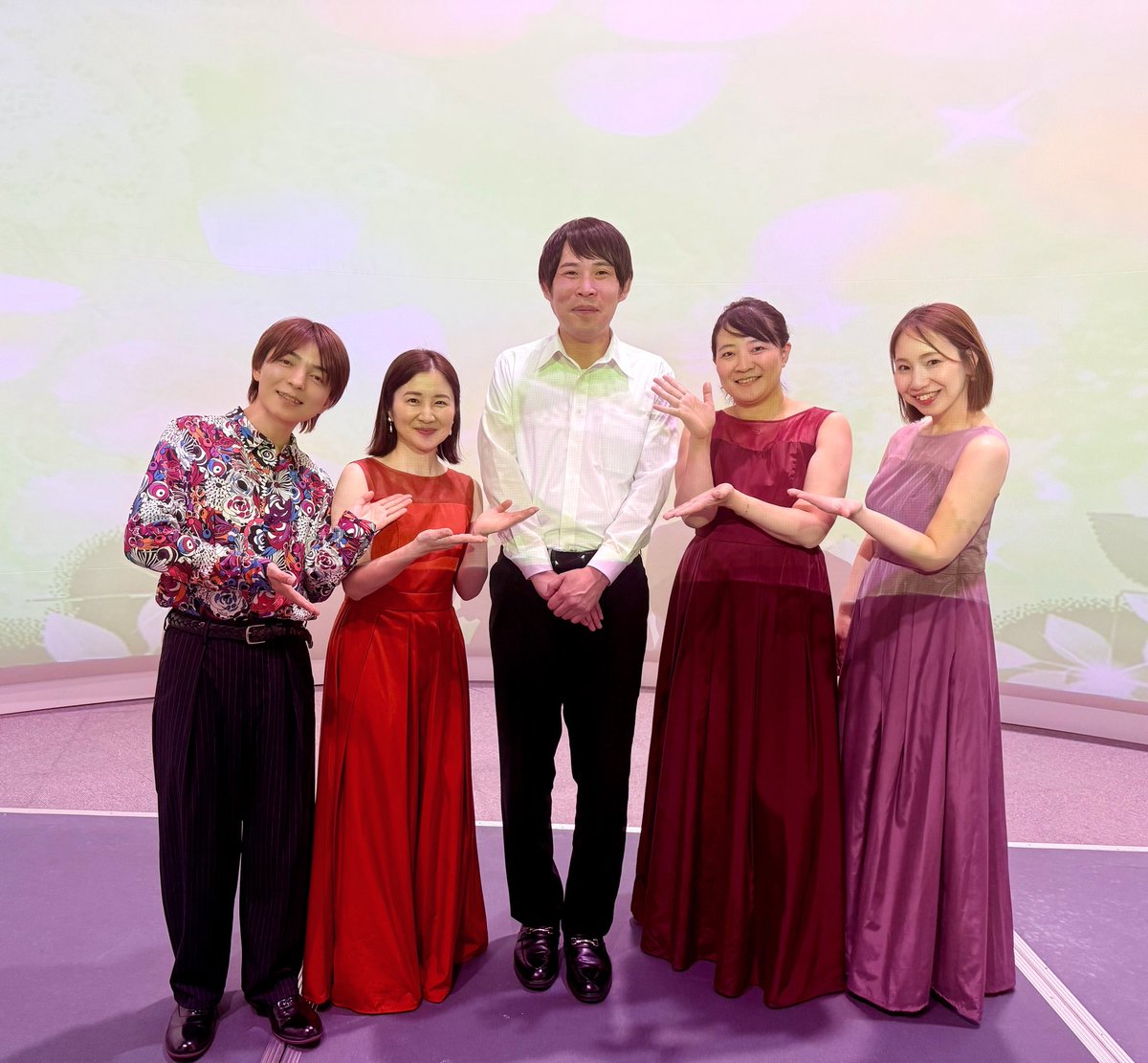 EnsembleRooom's tweet photo. 海の道「むなかた館」にてコンサートでした🌸
定員を超えるお問い合わせがあったようで、、とてもありがたいです😭
そして今回のHrゲストは大藪さんでした👏皆様本当にありがとうございました！

楽しかった！また聴きたい！
と言ってくれたキッズ達と📷✨

次回は5/3こやのせ座でお待ちしております♪ https://t.co/8VBrFcivjW