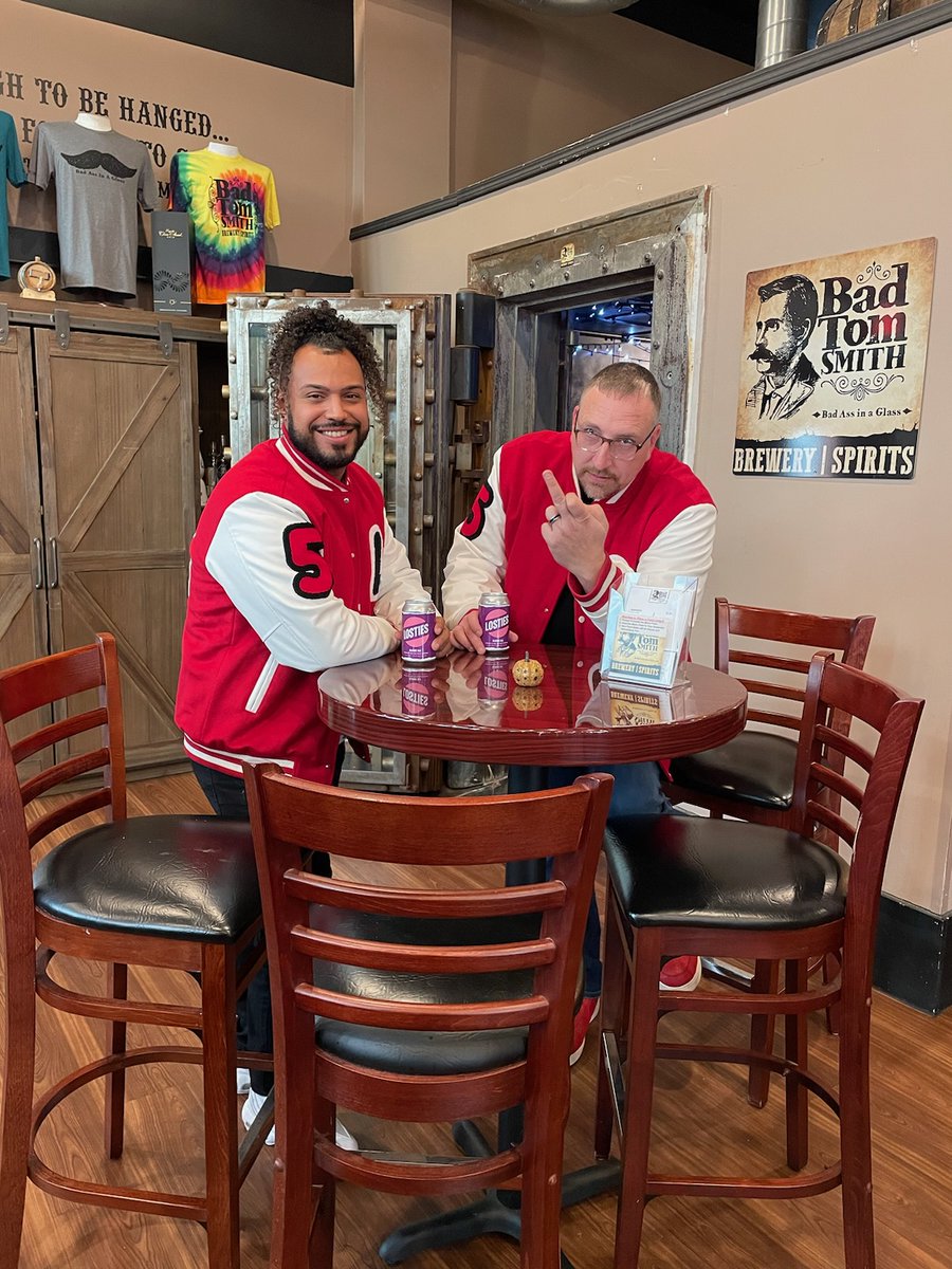 vinnievangogh2's tweet image. We out here #LostAF 🌀🌀🌀
@LongLostNFT varsity squad where you @ 👀