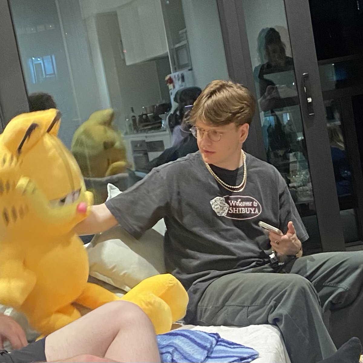 pixel 🦇 tweet media