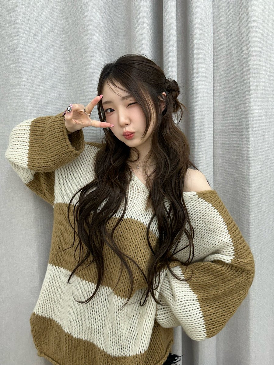 여진 (YeoJin) tweet media