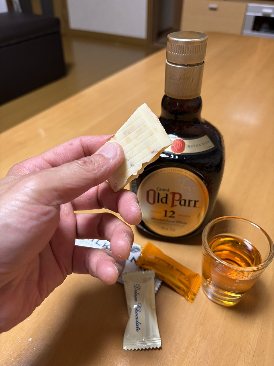 xiangtouqu1521's tweet photo. #OldParr
#ユーラク
今日の締めの一杯オールドパーと
ユーラクのチョコ🤤
🤫🤫🤫
(ななさんツッコミお願いします)🙇🏻♂️🙇🏻♂️🙇🏻♂️ https://t.co/6JKpDStDUm
