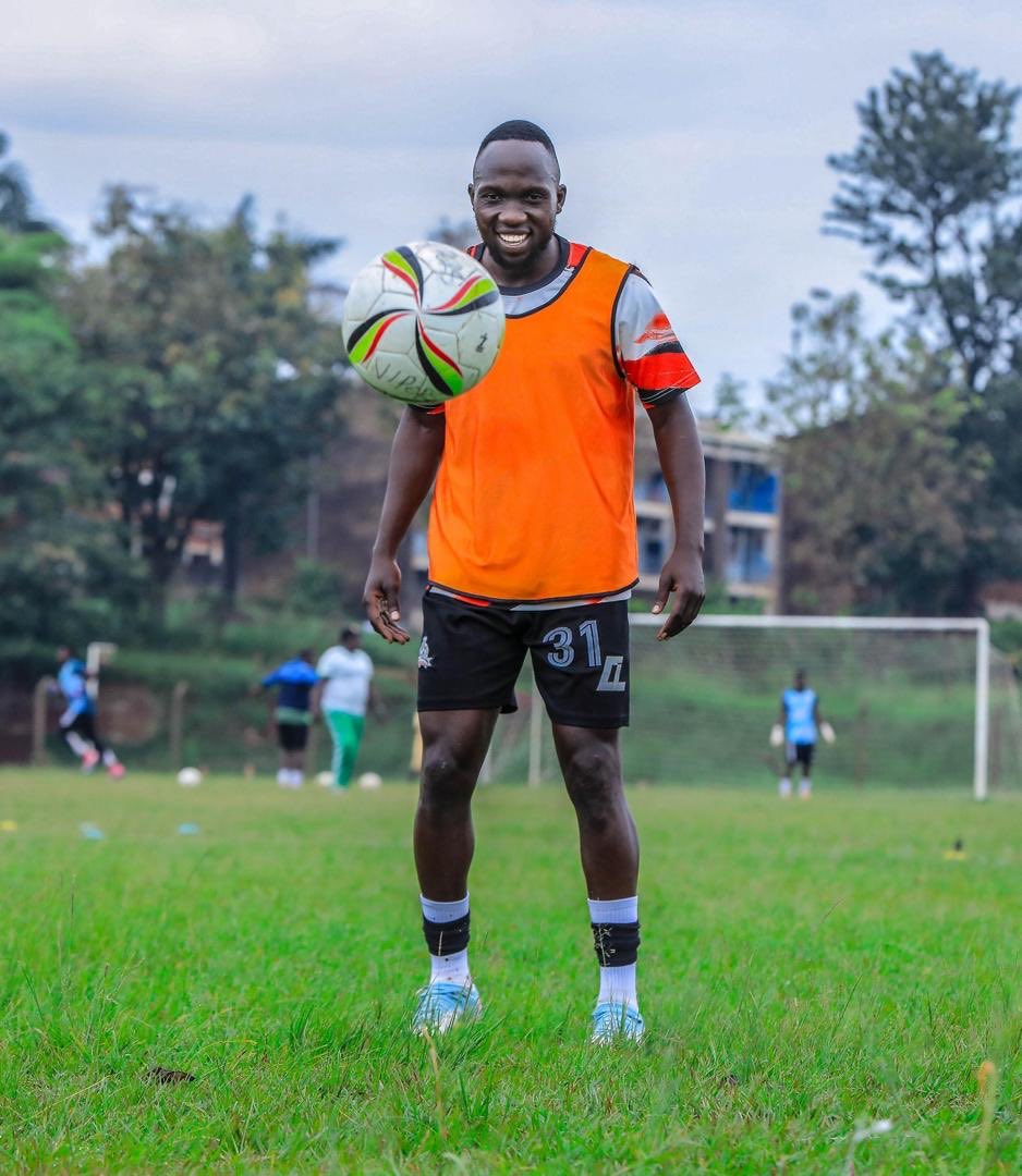 davidgombe6's tweet photo. @VipersSC to be without suspended duo of Ashraf Mandela and @lwanga_tadeo against Calvary FC under the lights of Kitende. Photo: @VipersSC media
#UPLUpdates https://t.co/4fGoLhRDrW